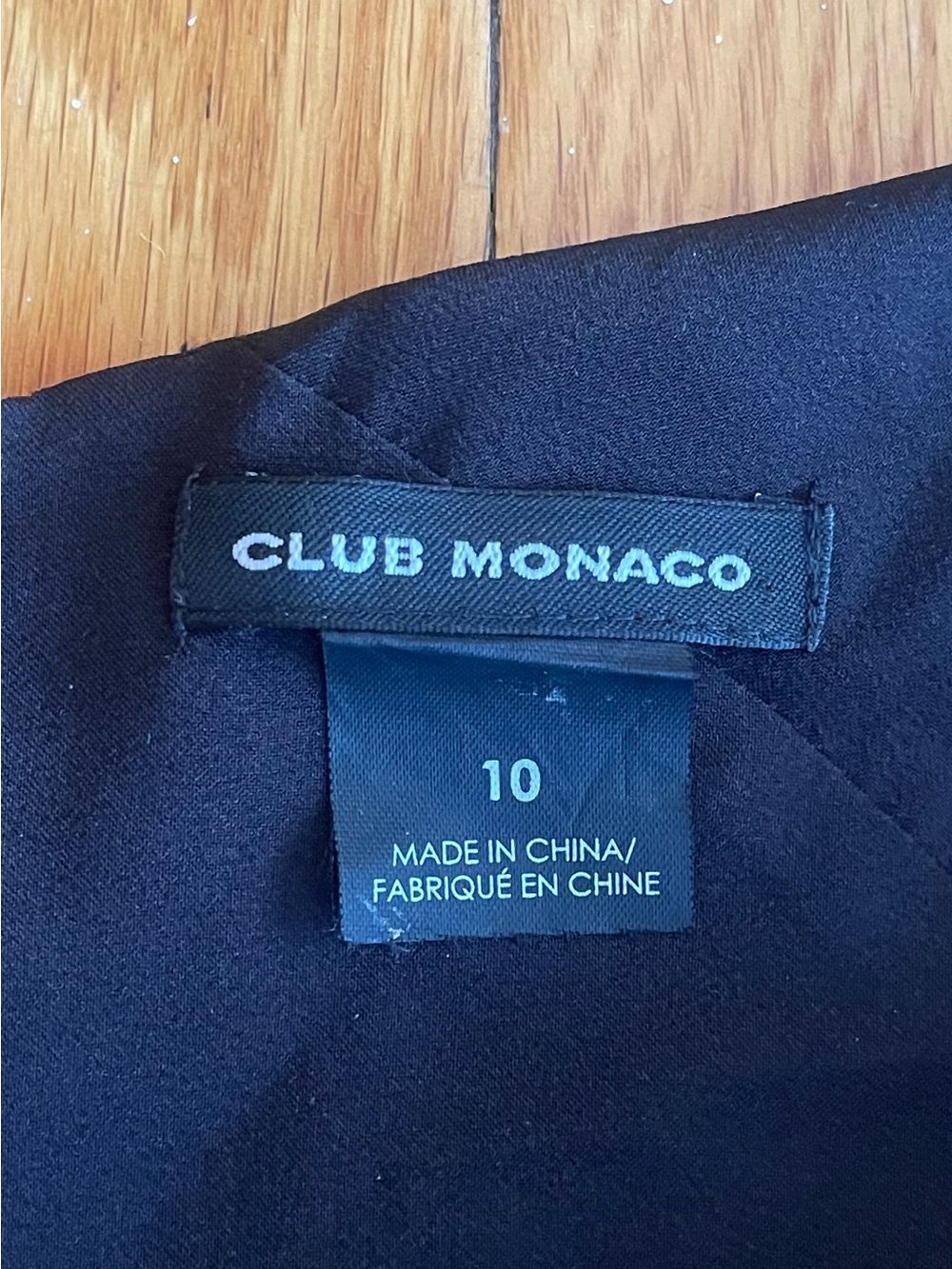 FLATTERING Club Monaco 
 Midi 3-Season Dress with Pleats & Flutter Sleves. - Picture 3 of 12
